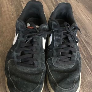 Black and White Nike low top